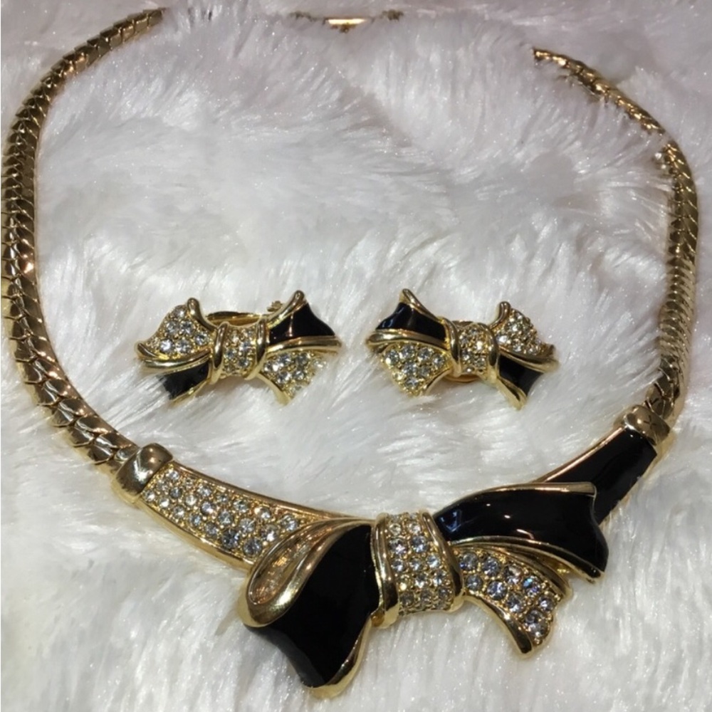 SWAROVSKI STAMPED 🦢 Crystals Black Bow Necklace and Clip On Earring Set
